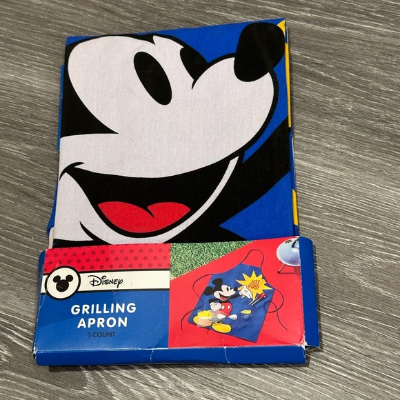 New & unopened DISNEY / MICKEY MOUSE apron (one size) - Picture 2 of 4